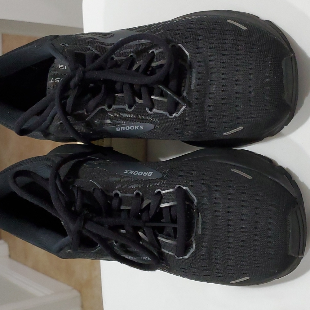 BROOKS GHOST 13 BLACK SNEAKERS SZ 8